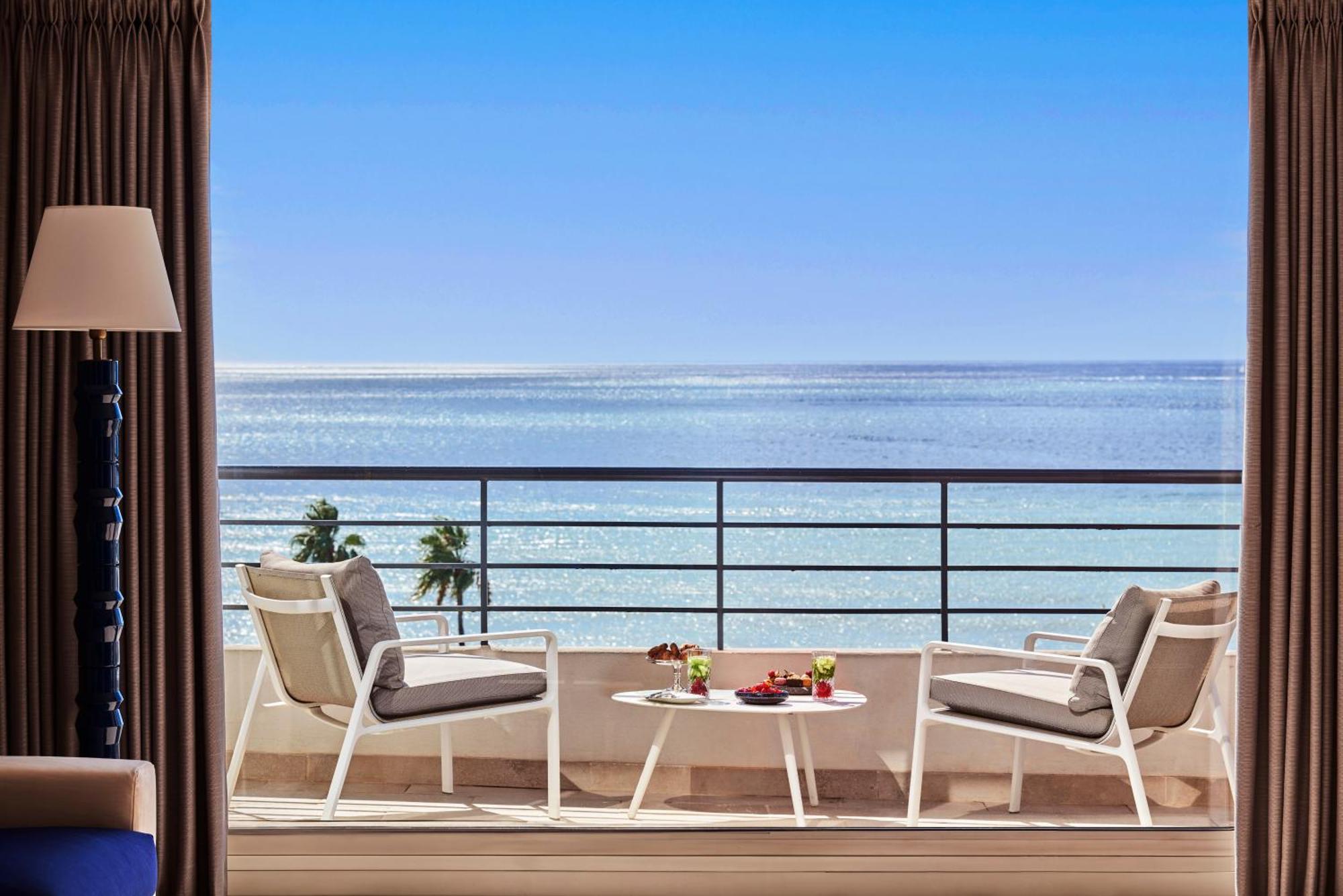 โรงแรมบาริแยร์ เลอ มาเจสติค คานส์ ภายนอก รูปภาพ Balcony of a suite
