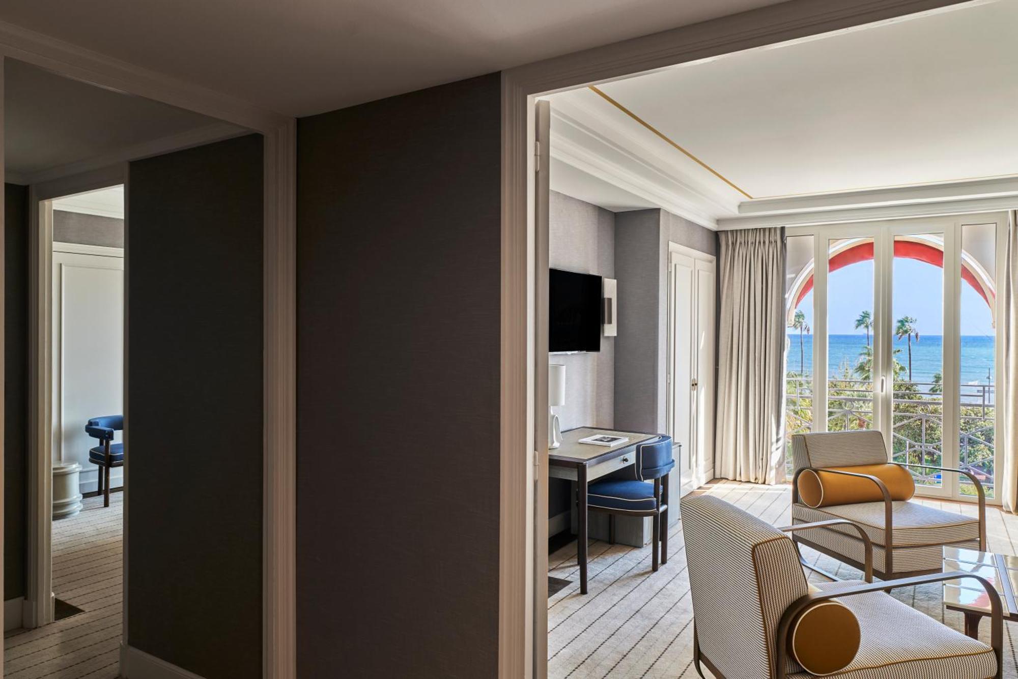 โรงแรมบาริแยร์ เลอ มาเจสติค คานส์ ภายนอก รูปภาพ A suite at the hotel